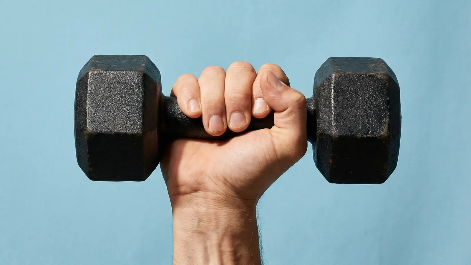 Thanh protein và tạ tay cho dinh dưỡng người tập gym